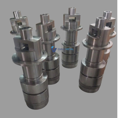 34gia công tiện vít me , bánh răng inoxx1